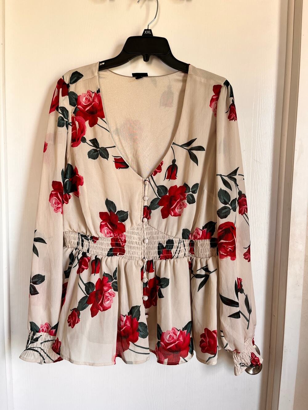 Torrid Women’s Size 1X Cream Floral Red Rose Long Sleeve Smocked Peplum Blouse
